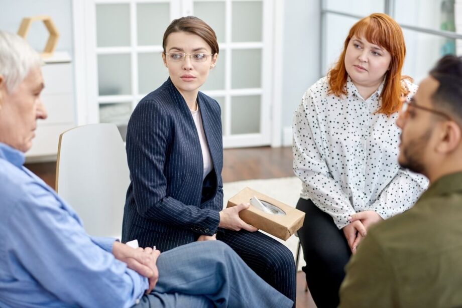 Prywatna terapia współuzależnienia pomaga rozpoznawać wzorce z przewlekłego stresu, porządkować wstyd i winę oraz wzmacniać granice i regulację emocji.