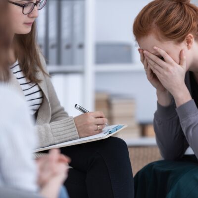 Prywatna terapia uzależnień od alkoholu bez AA obejmuje psychoterapię indywidualną, pracę z bliskimi i plan nawrotów, zależnie od potrzeb.